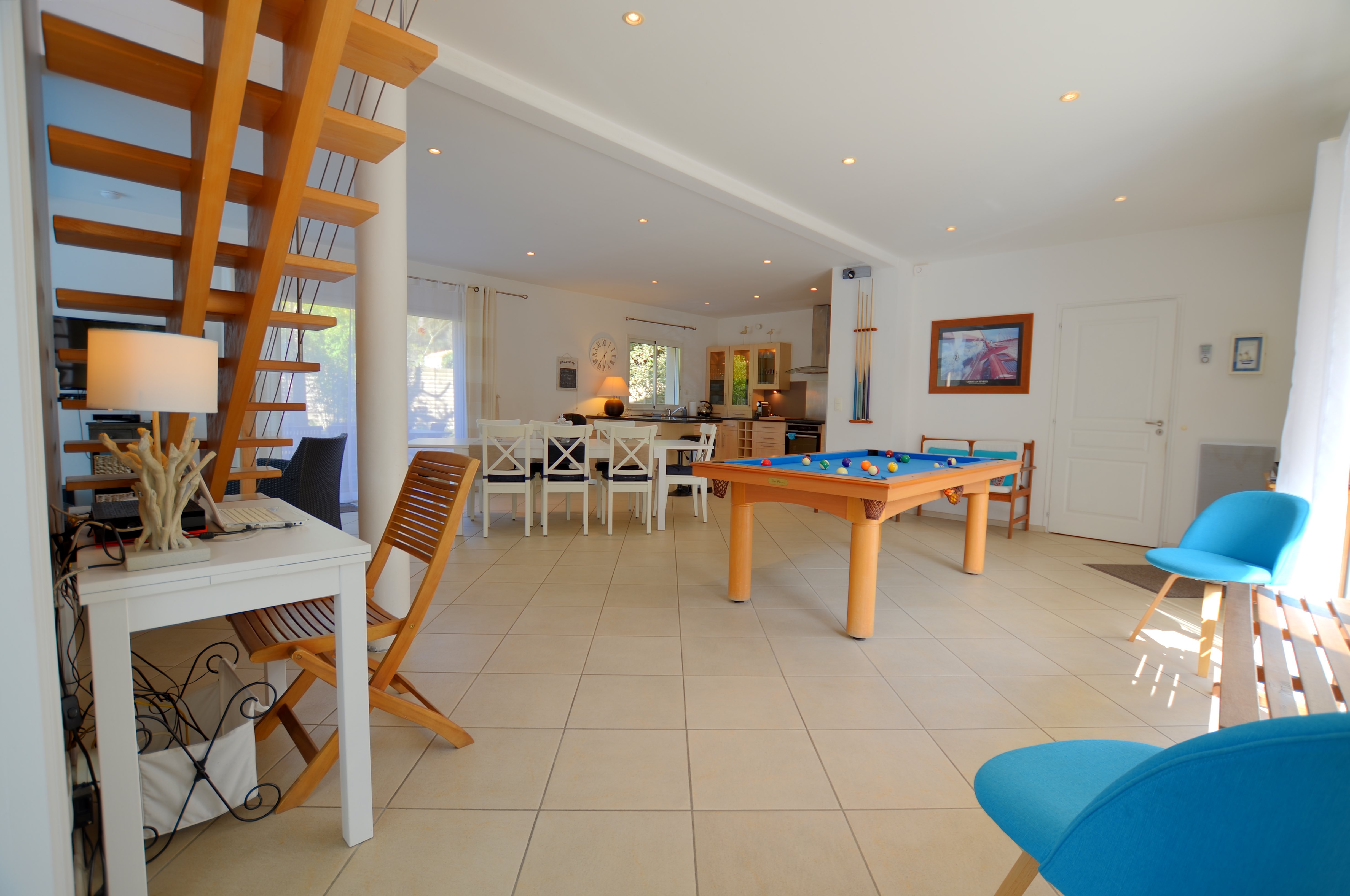 Salon séjour de la Villa Eden Gite de Luxe avec piscine intérieure en Vendée